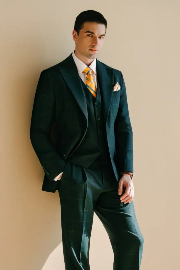 How A Men's Tailor Enhances Personal Style